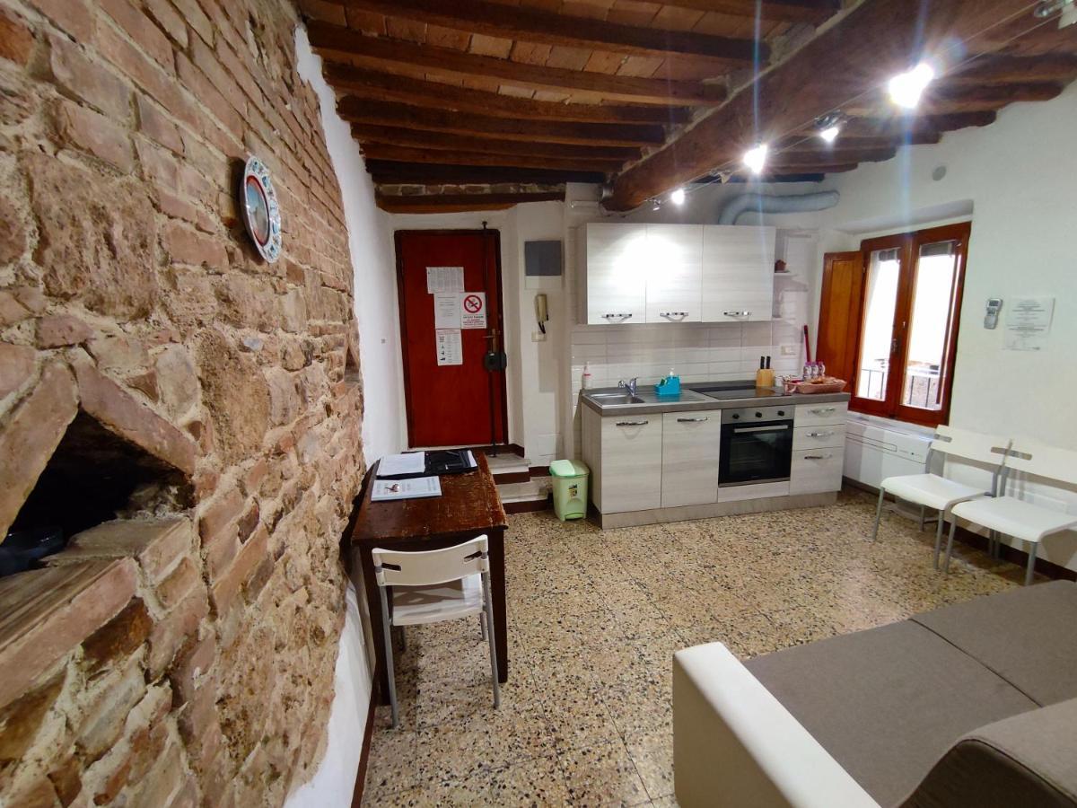 Апартаменты Casa Vicolo Delle Chiavi Поджибонси Экстерьер фото